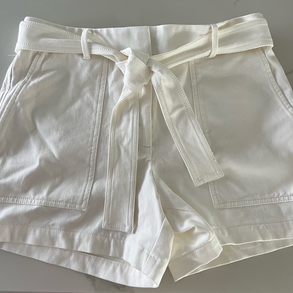 Ann Taylor Pants - Ann Taylor off-white belted shorts size 10